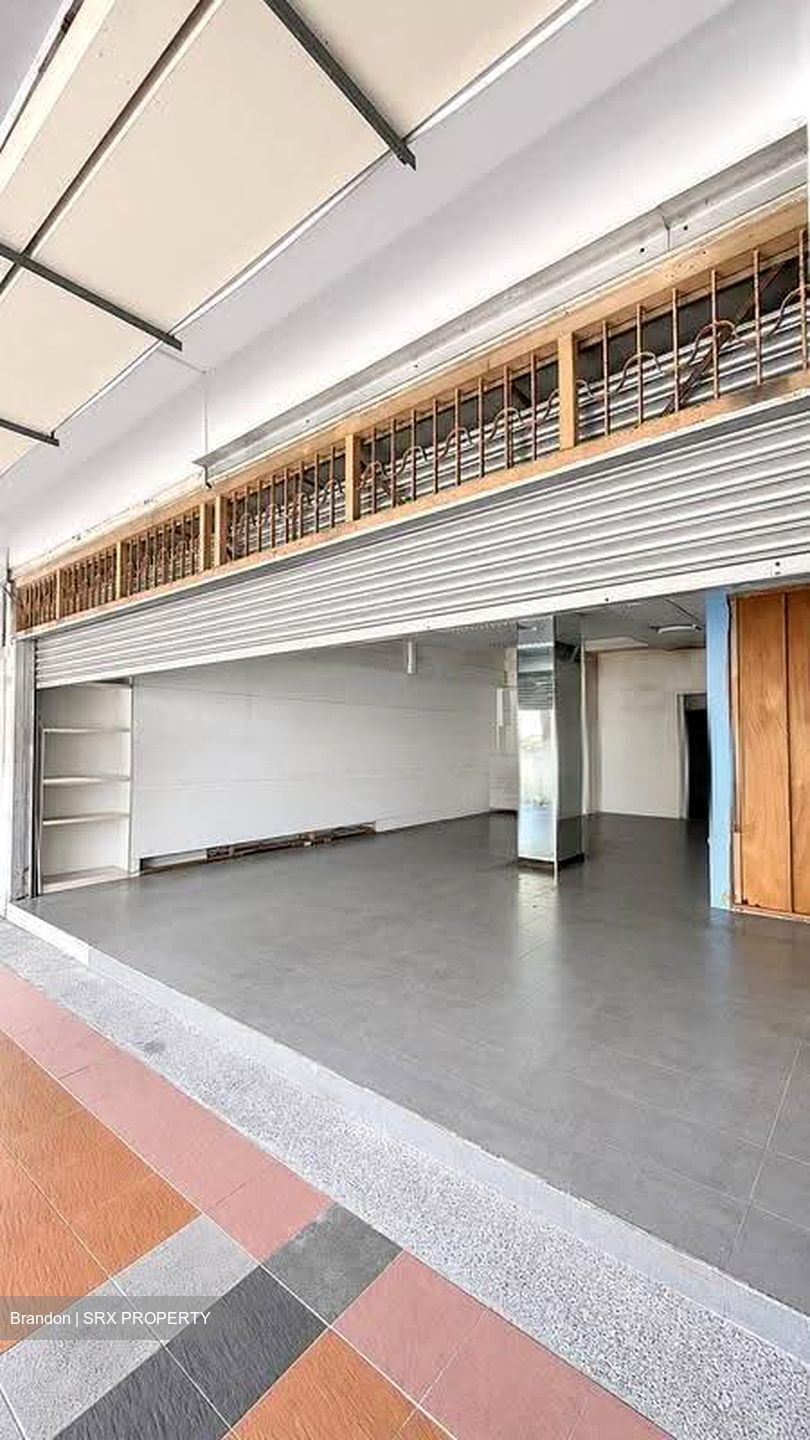 Bukit Batok West Avenue 8 (D23), Shop House #612390111